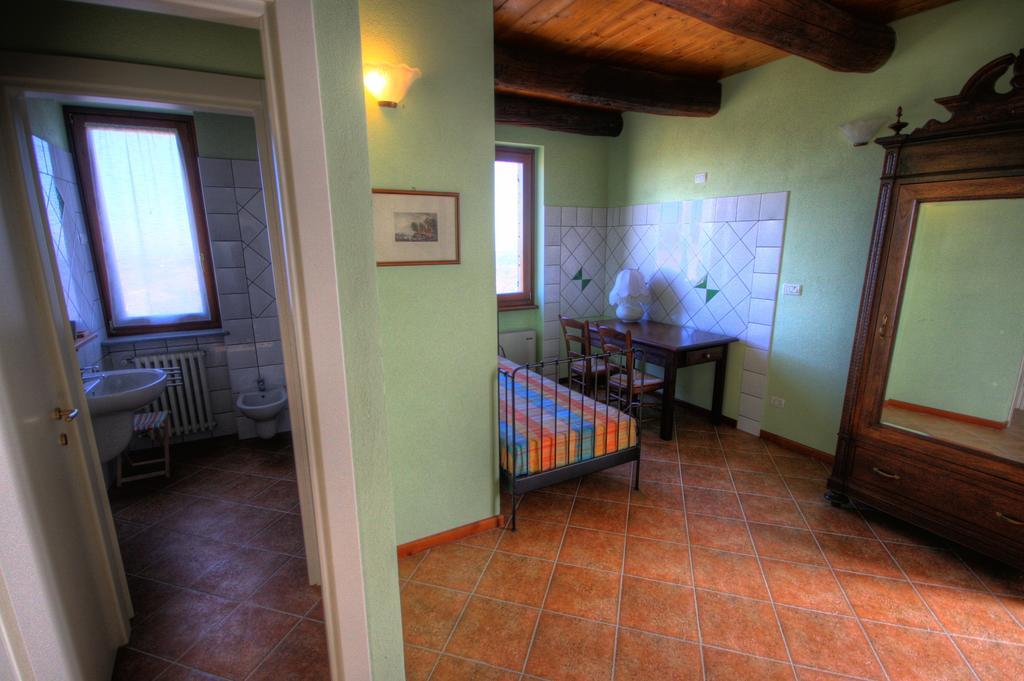 Azienda Agrituristica Alcastle Montabone Kültér fotó