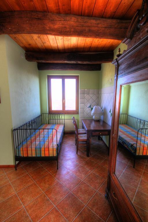 Azienda Agrituristica Alcastle Montabone Kültér fotó